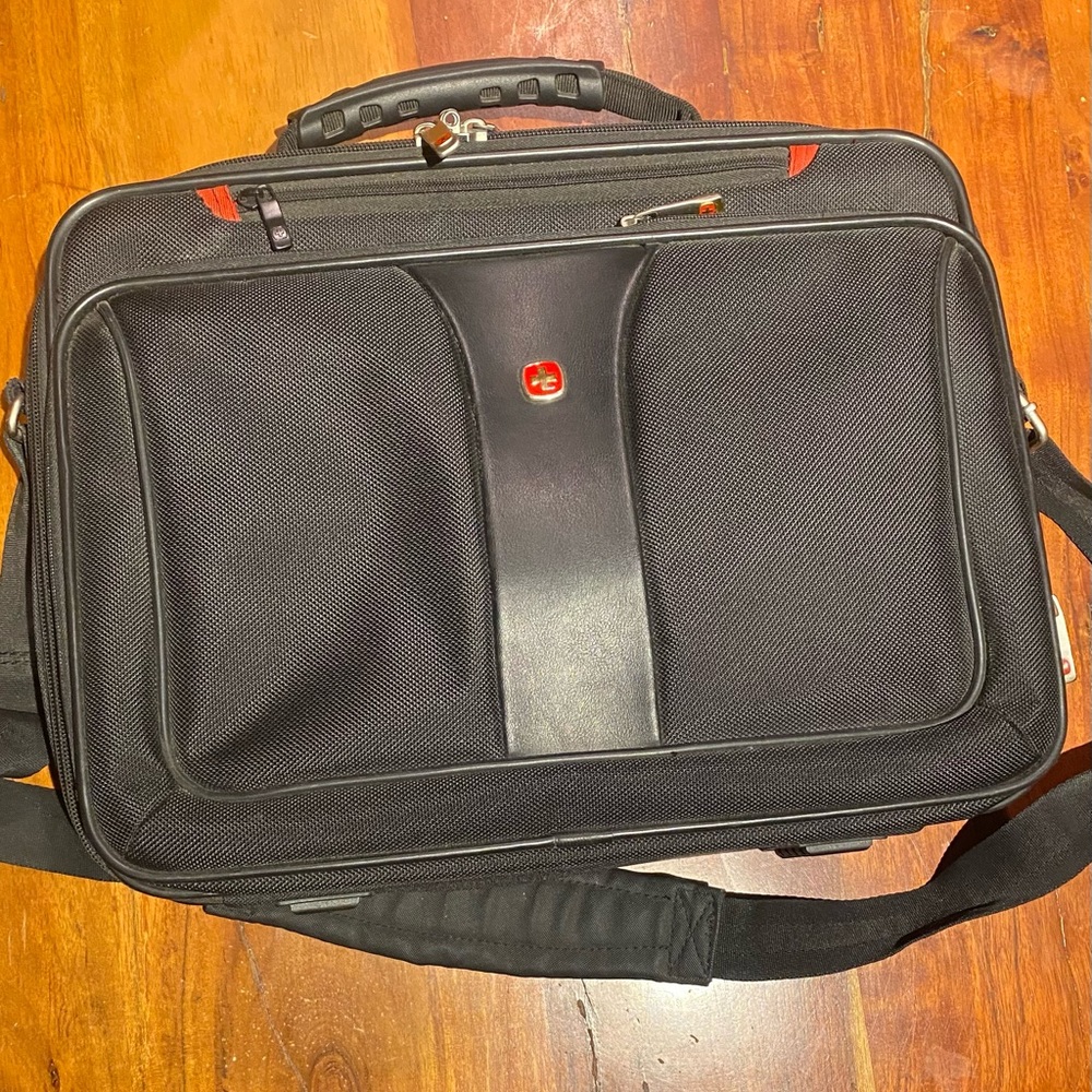 Wenger SwissGear Black Laptop Carry On Travel‎ Briefcase